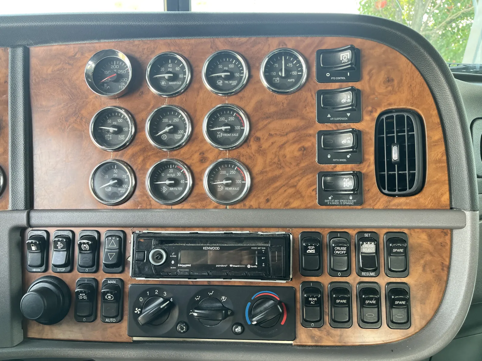 2008 Peterbilt 389 - image 18