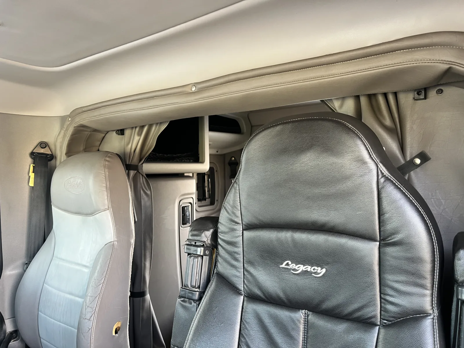 2008 Peterbilt 389 - image 20