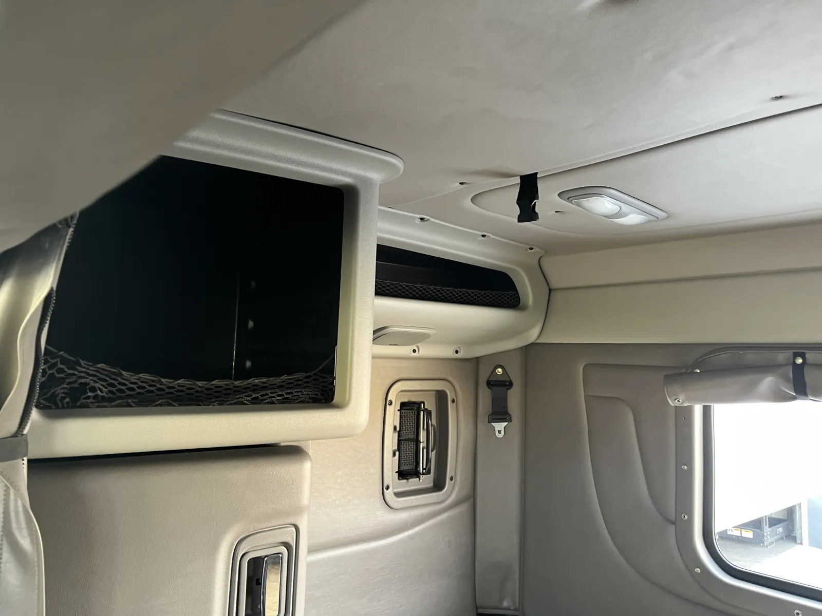 2008 Peterbilt 389 - image 22