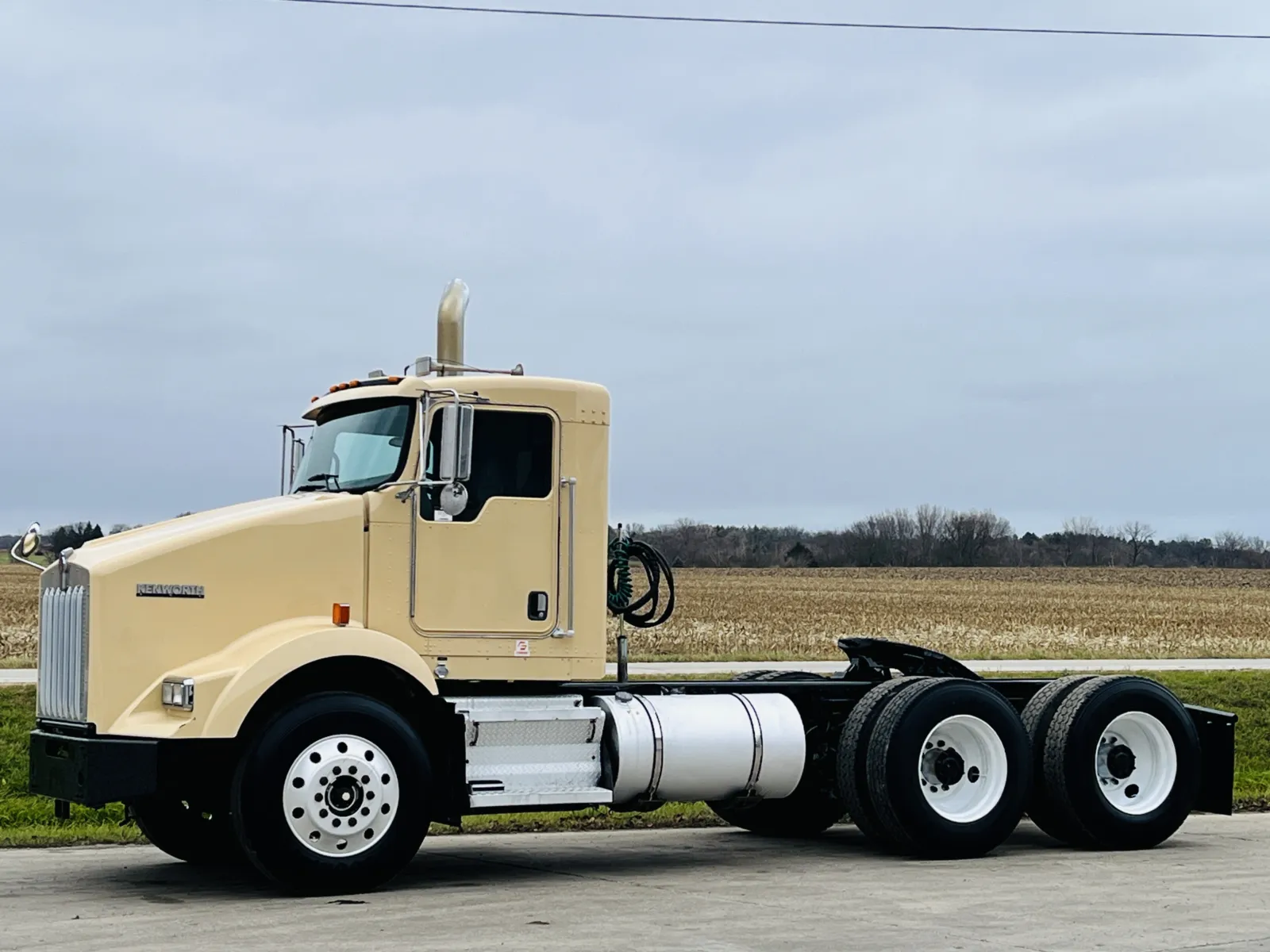 2008 Kenworth T800 - image 2
