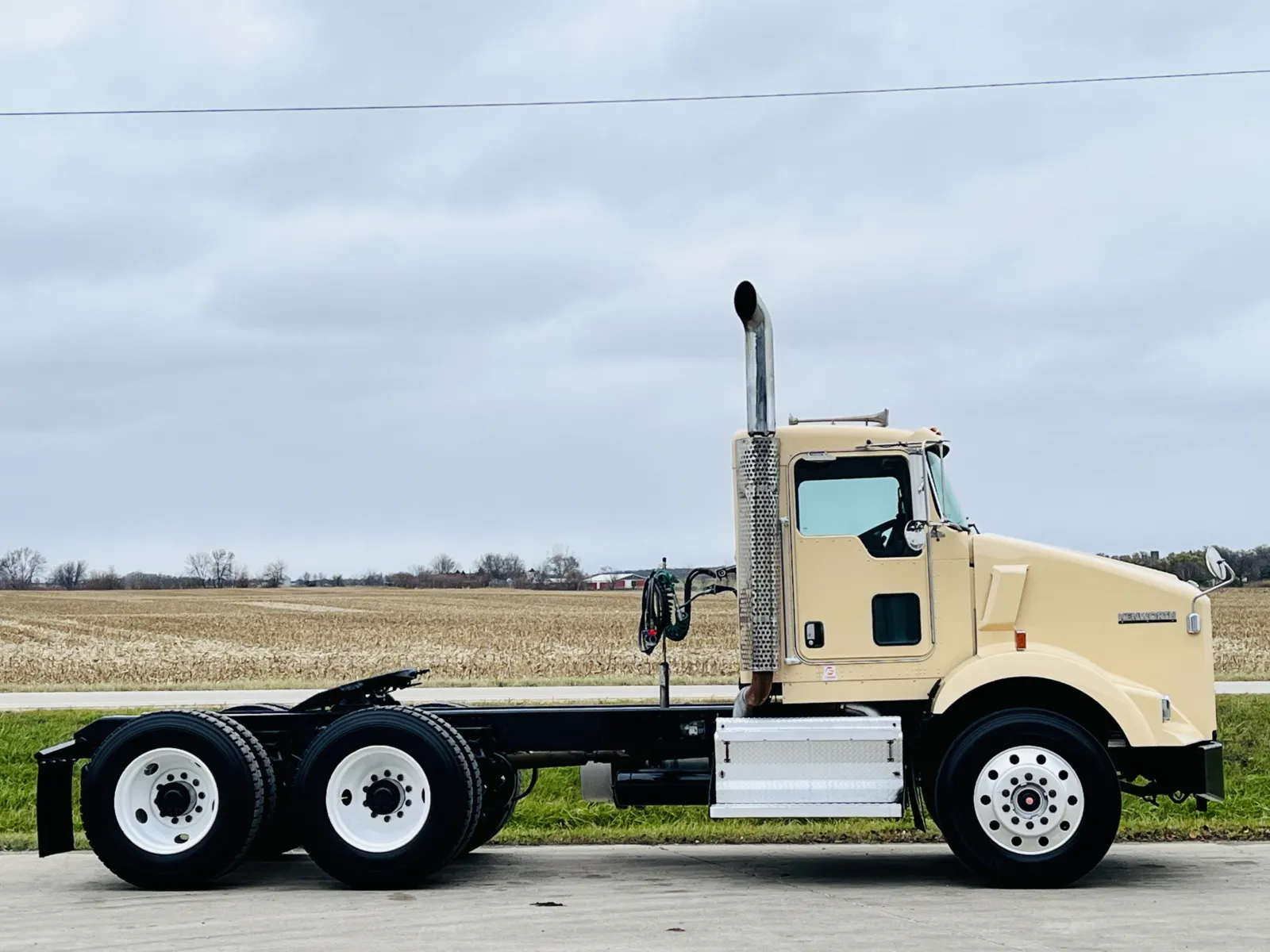 2008 Kenworth T800 - image 3