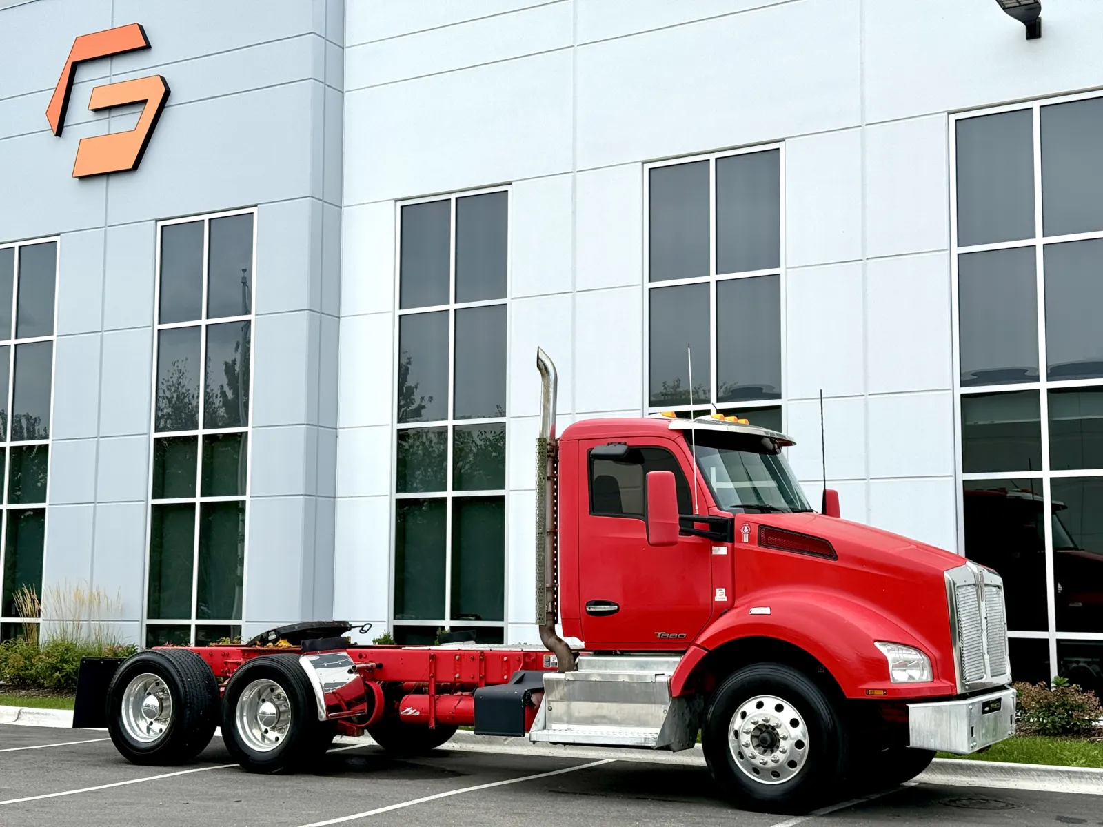 2015 Kenworth T880 - image 2