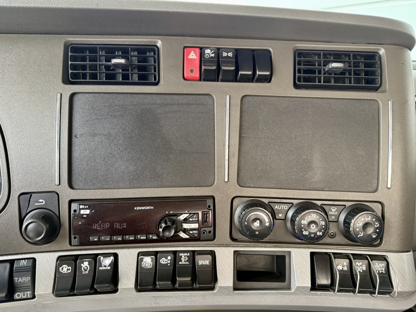 2015 Kenworth T880 - image 18