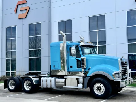 Photos of 2016 MACK TITAN TD713 for sale in New Lenox, IL at Forge Truck Centers - Illinois