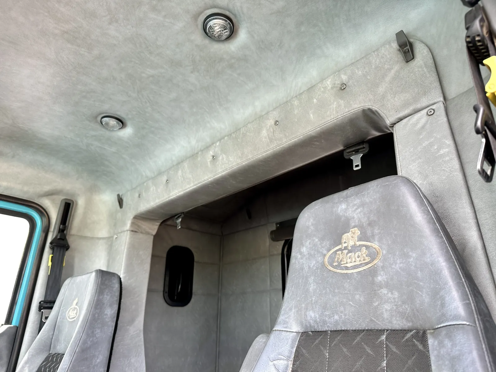 2016 Mack - image 20