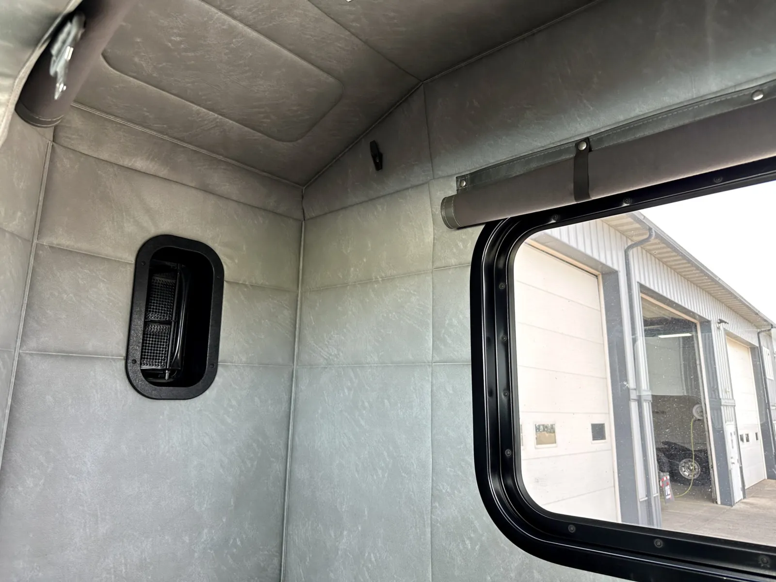 2016 Mack - image 22