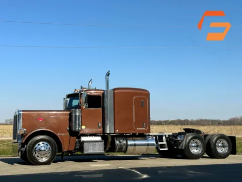 Used 2013 PETERBILT 389 for sale in New Lenox, IL at Forge