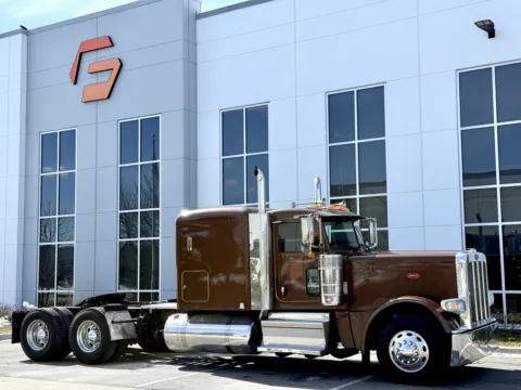 Photos of 2018 PETERBILT 389 for sale in New Lenox, IL at Forge Truck Centers - Illinois
