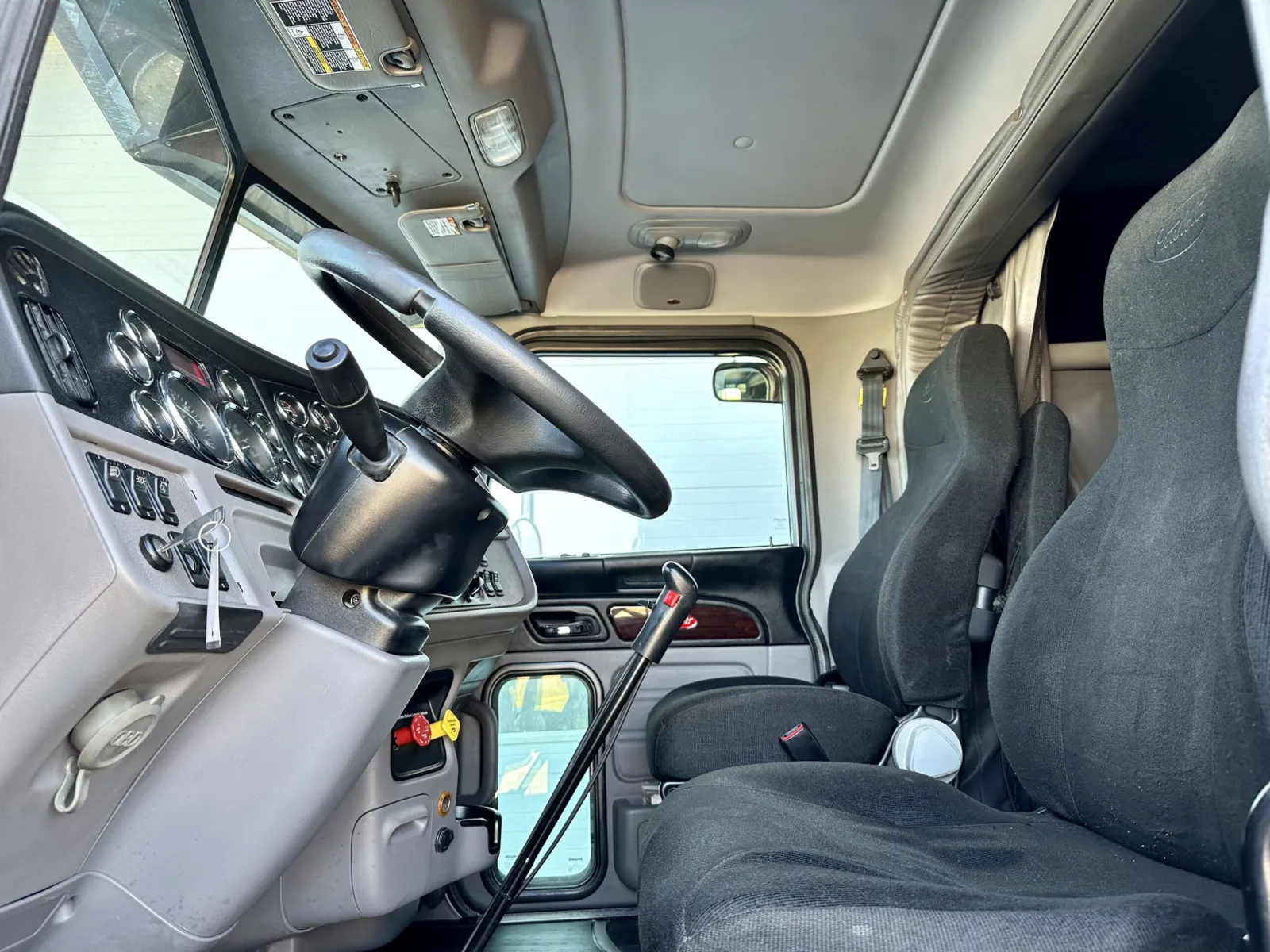 2018 Peterbilt 389 - image 14