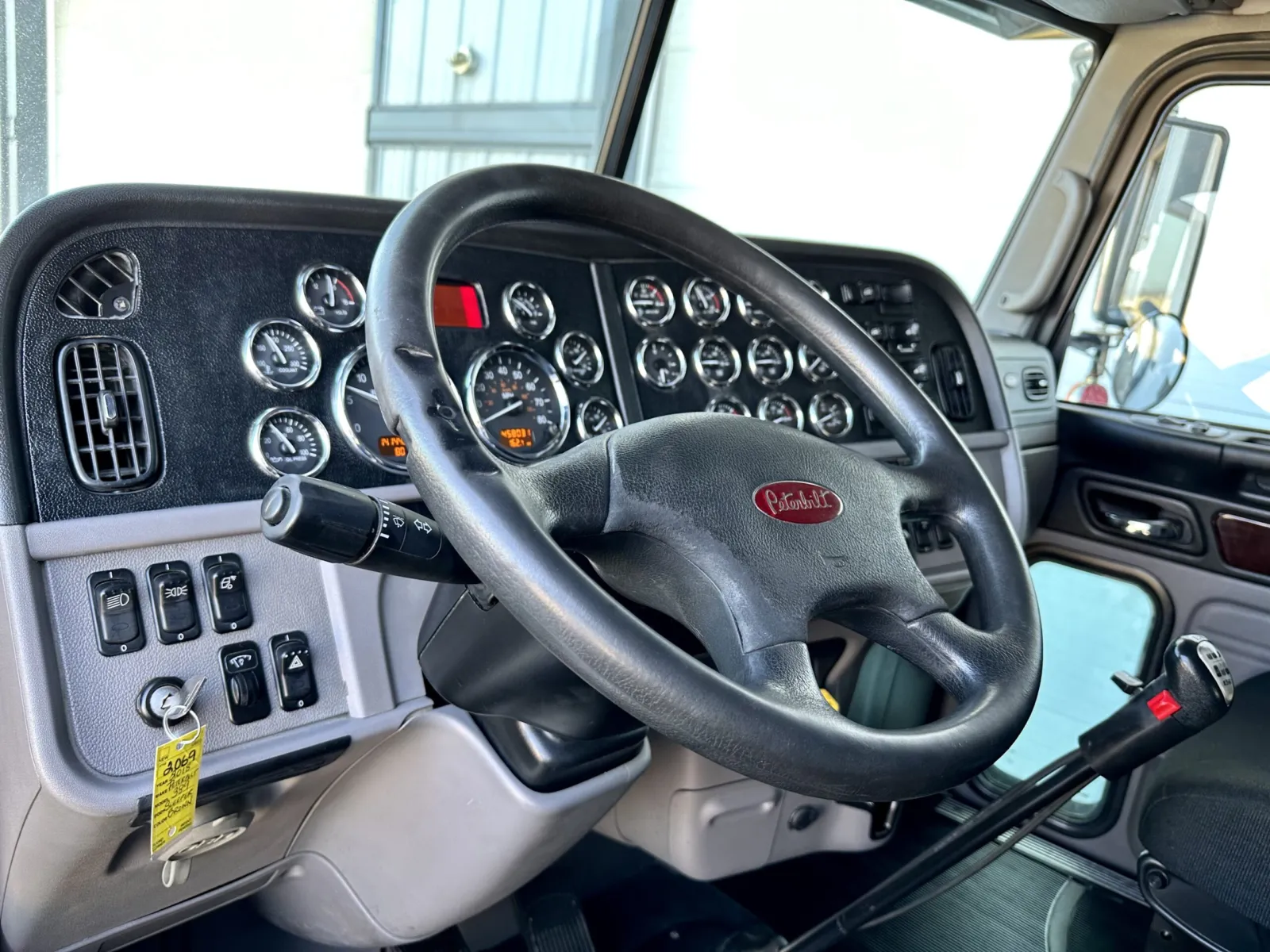 2018 Peterbilt 389 - image 15