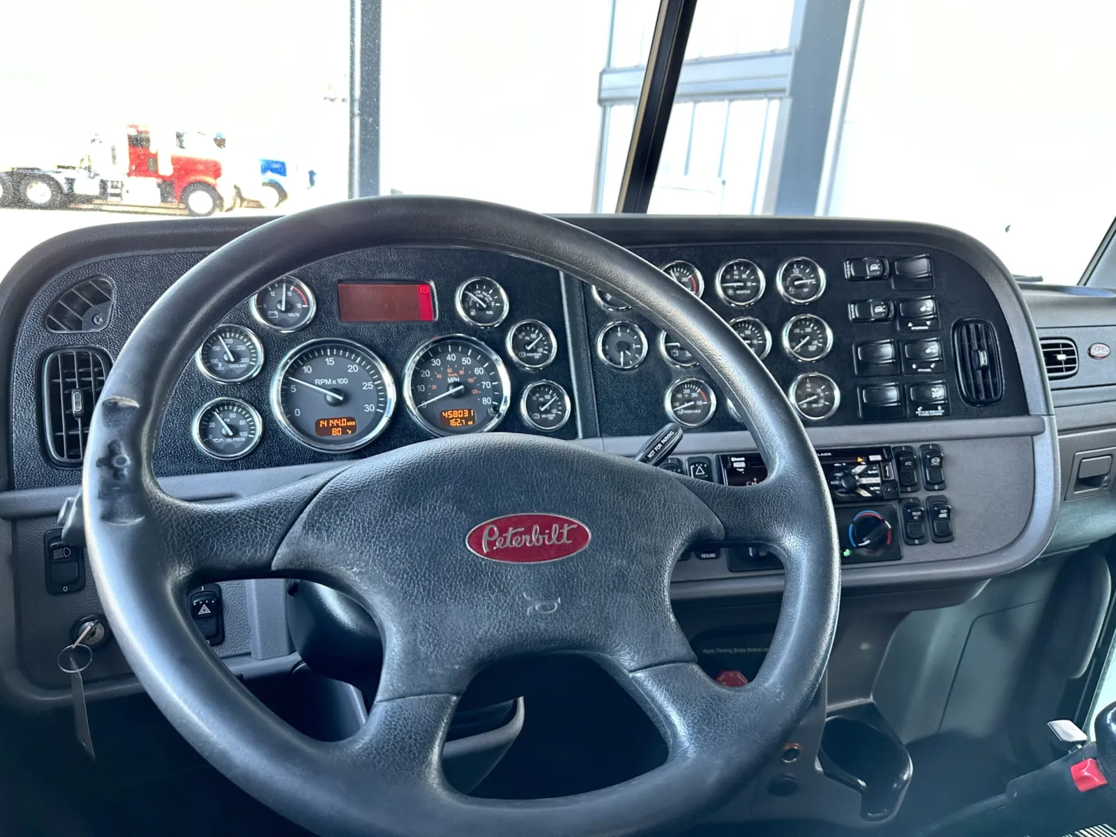 2018 Peterbilt 389 - image 16