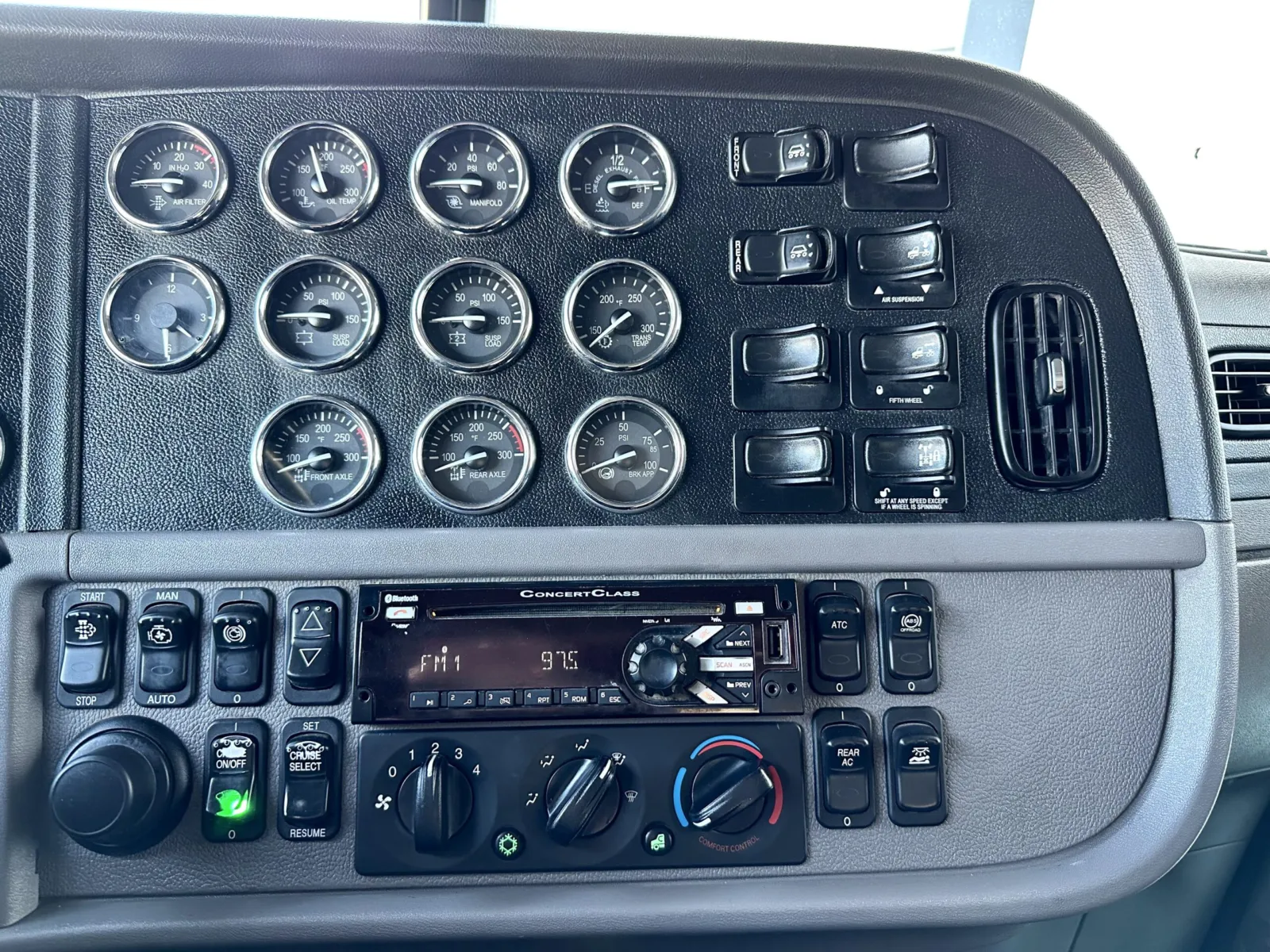 2018 Peterbilt 389 - image 18