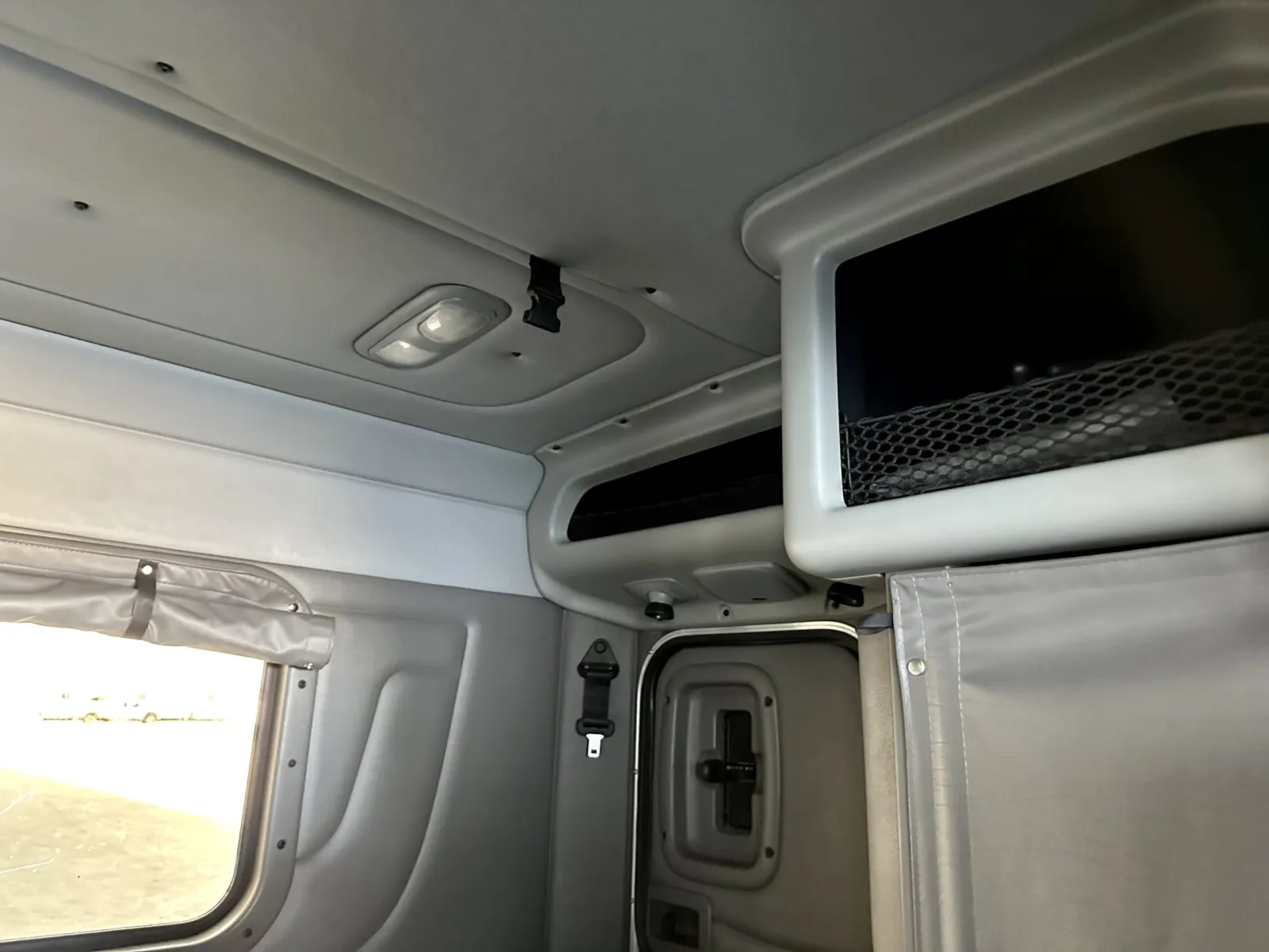 2018 Peterbilt 389 - image 23