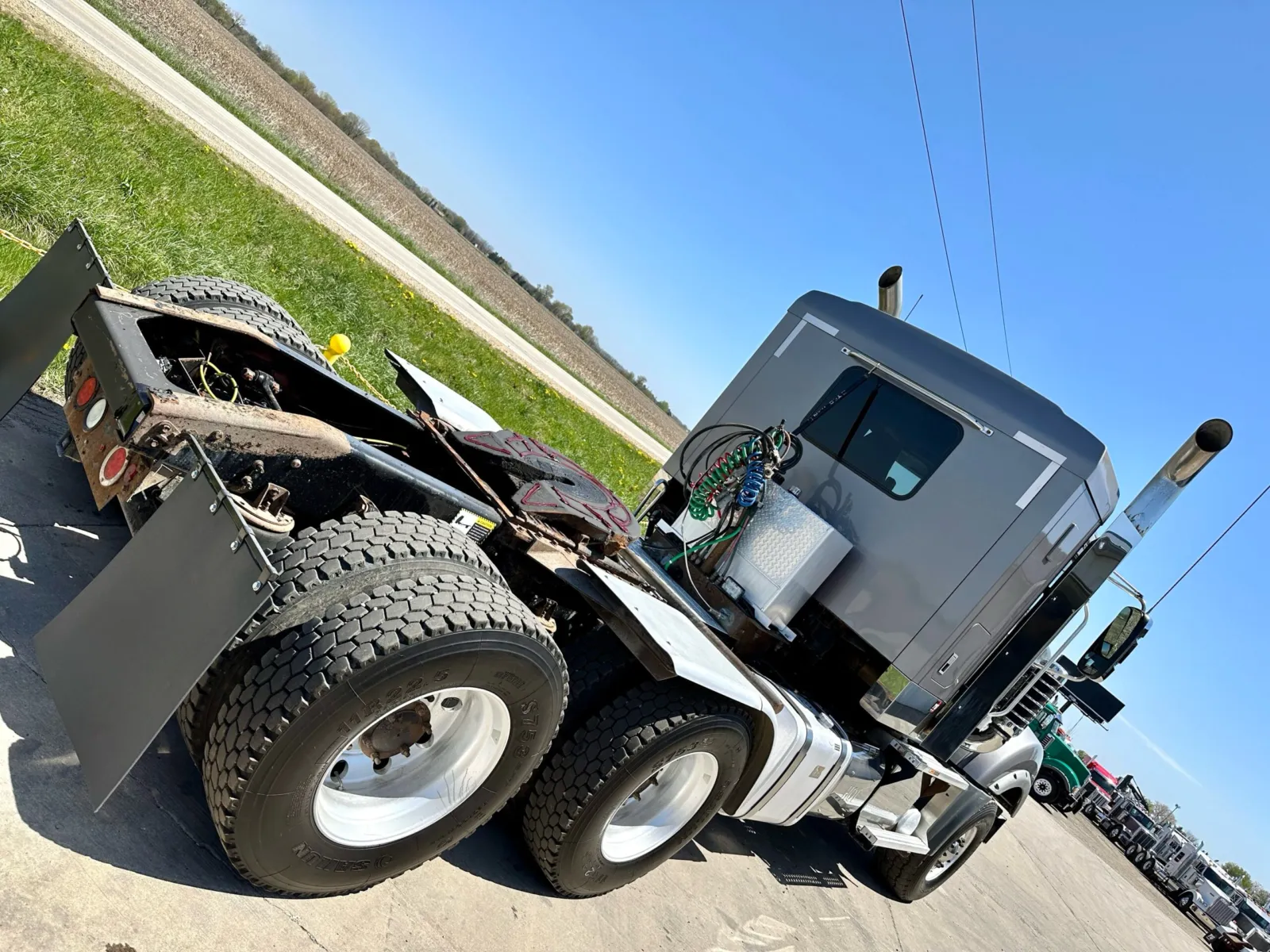 2017 Mack - image 11