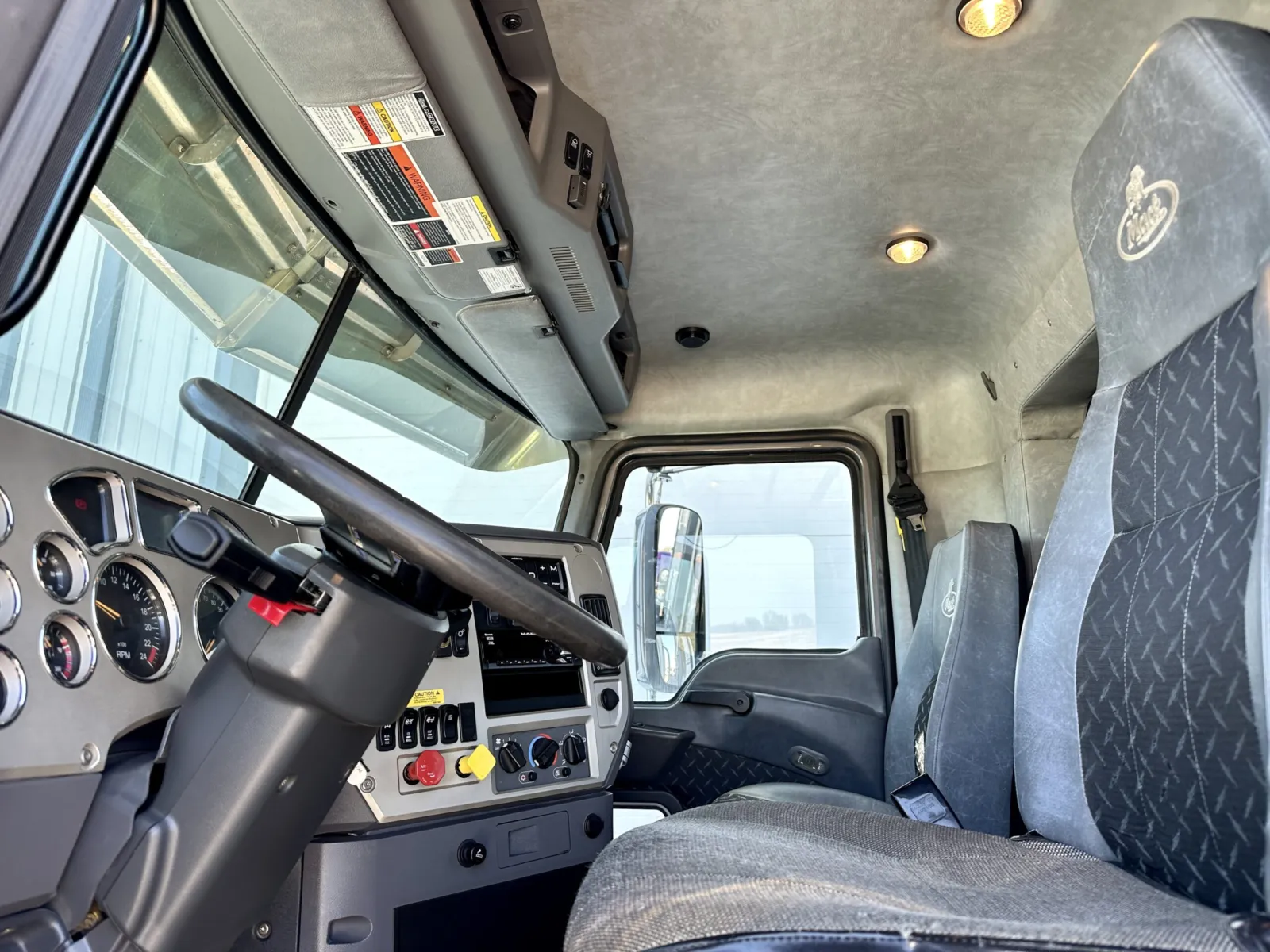 2017 Mack - image 14