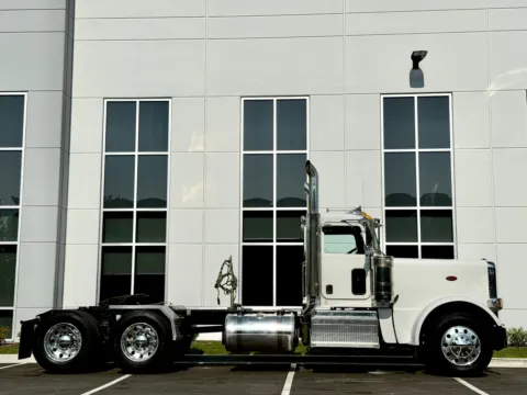 Another view of 2022 PETERBILT 389 for sale in New Lenox, IL at Forge Truck Centers - Illinois