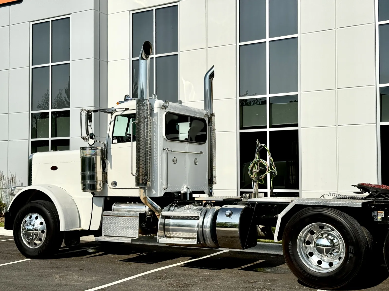 2022 Peterbilt 389 - image 8