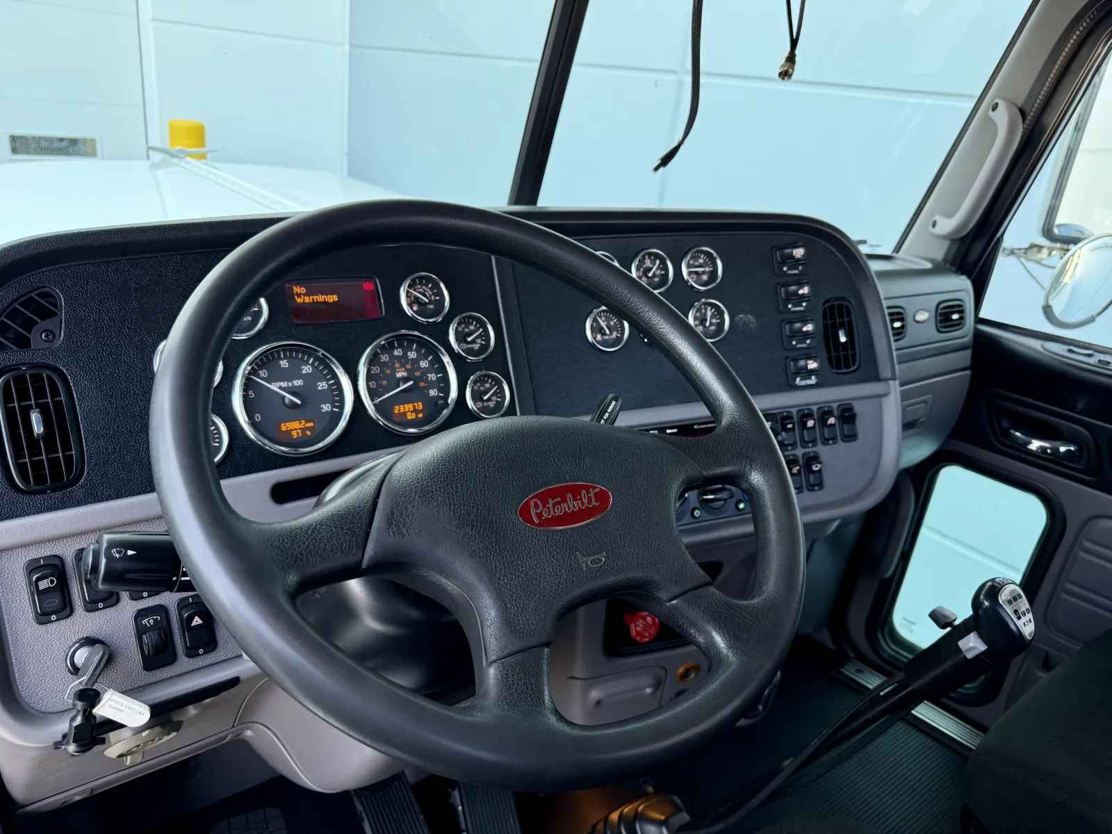 2022 Peterbilt 389 - image 15