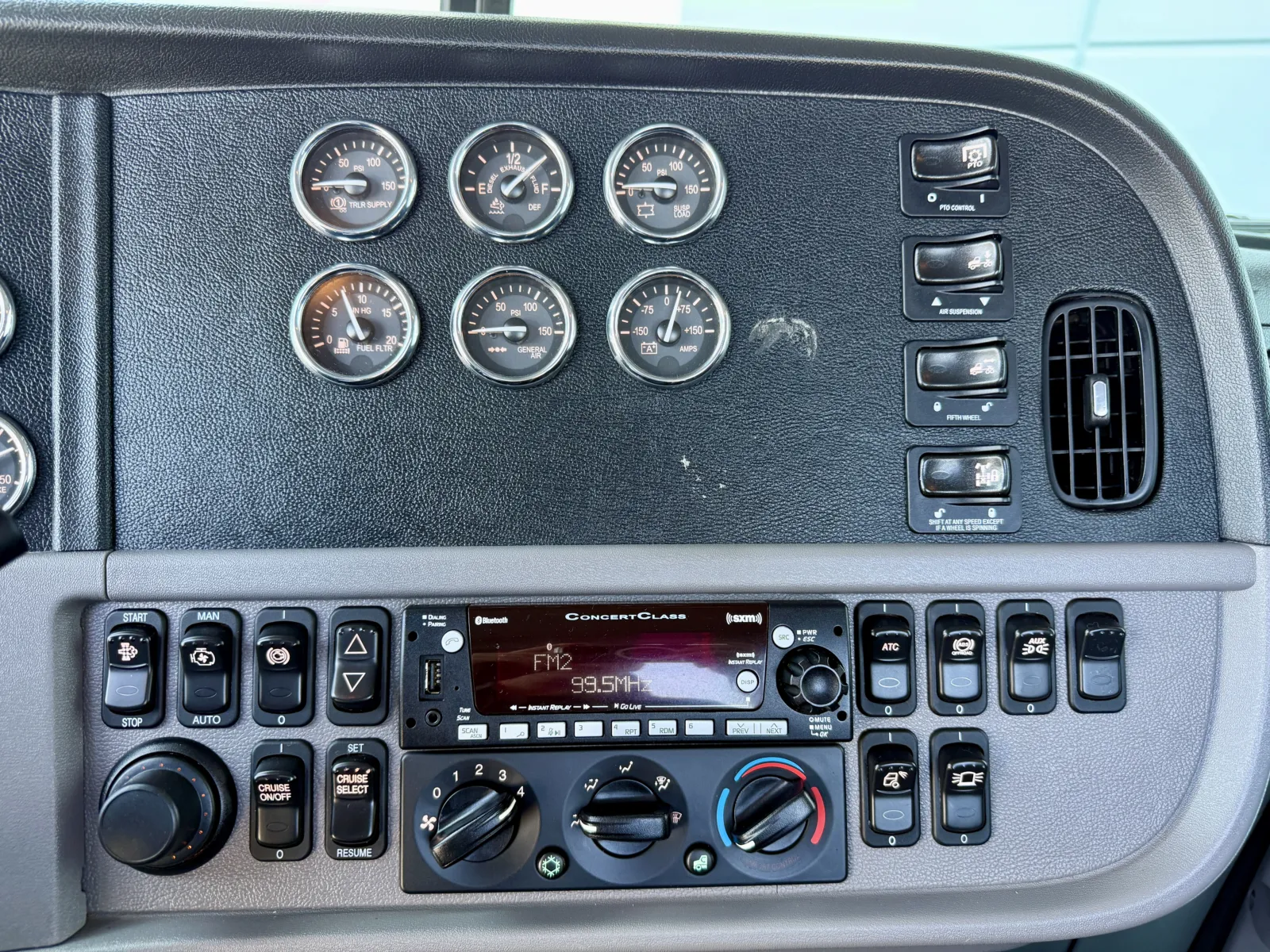 2022 Peterbilt 389 - image 18