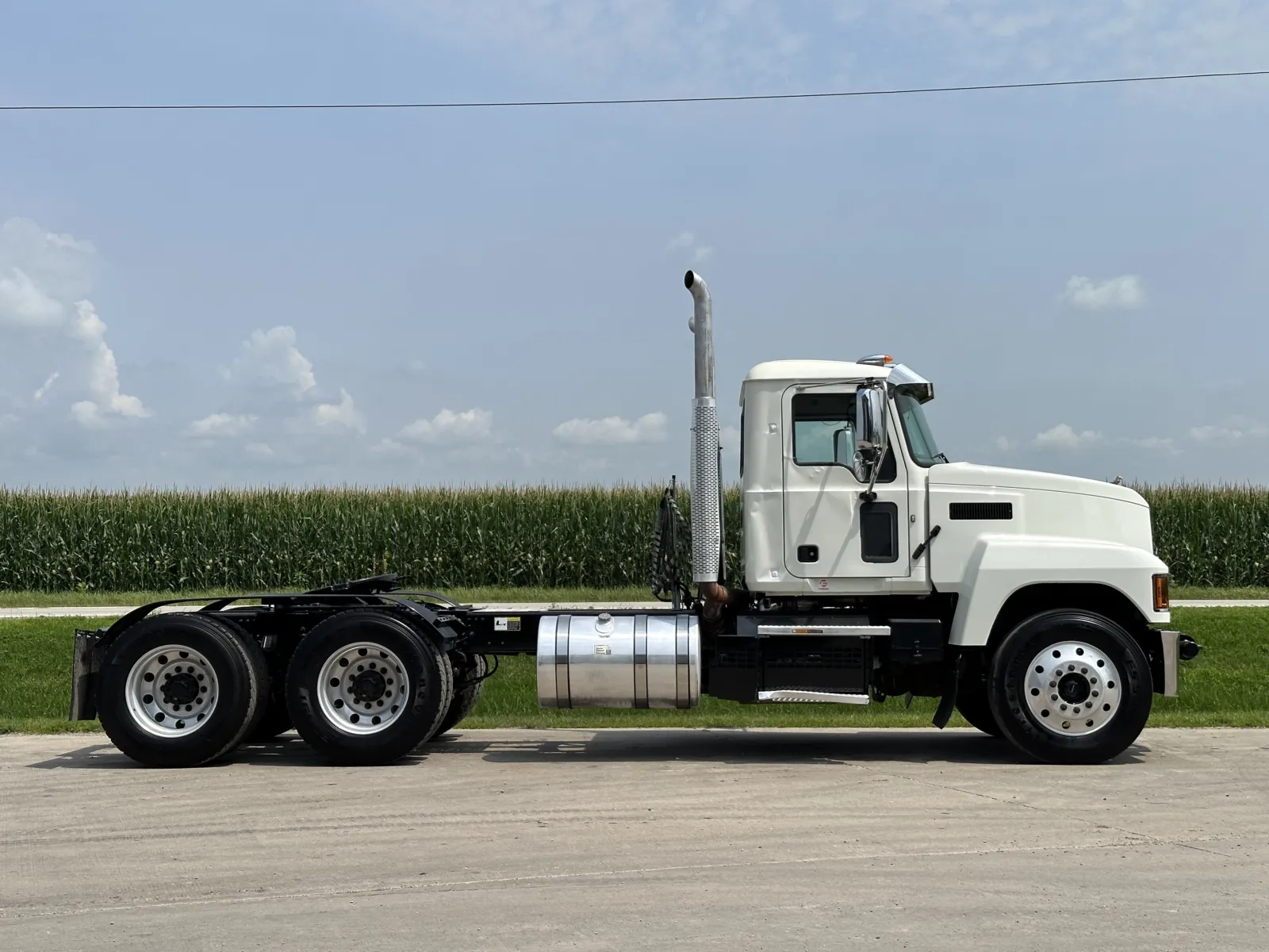 2019 Mack Pinnacle - image 3