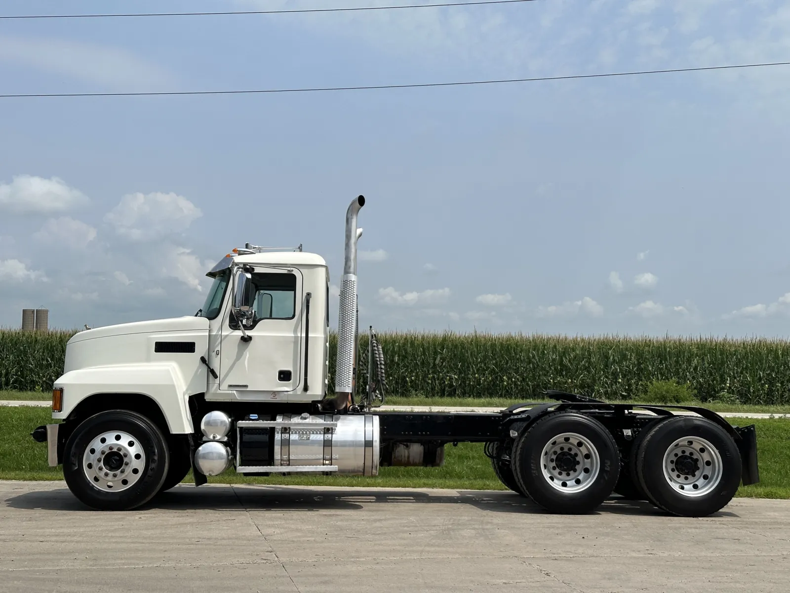 2019 Mack Pinnacle - image 4