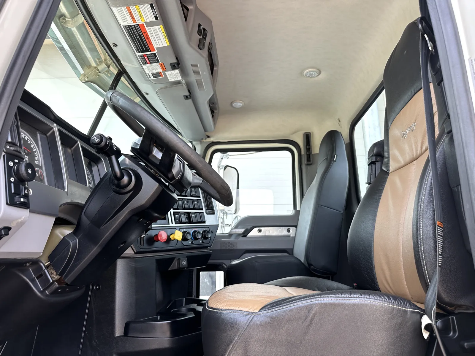 2019 Mack Pinnacle - image 14