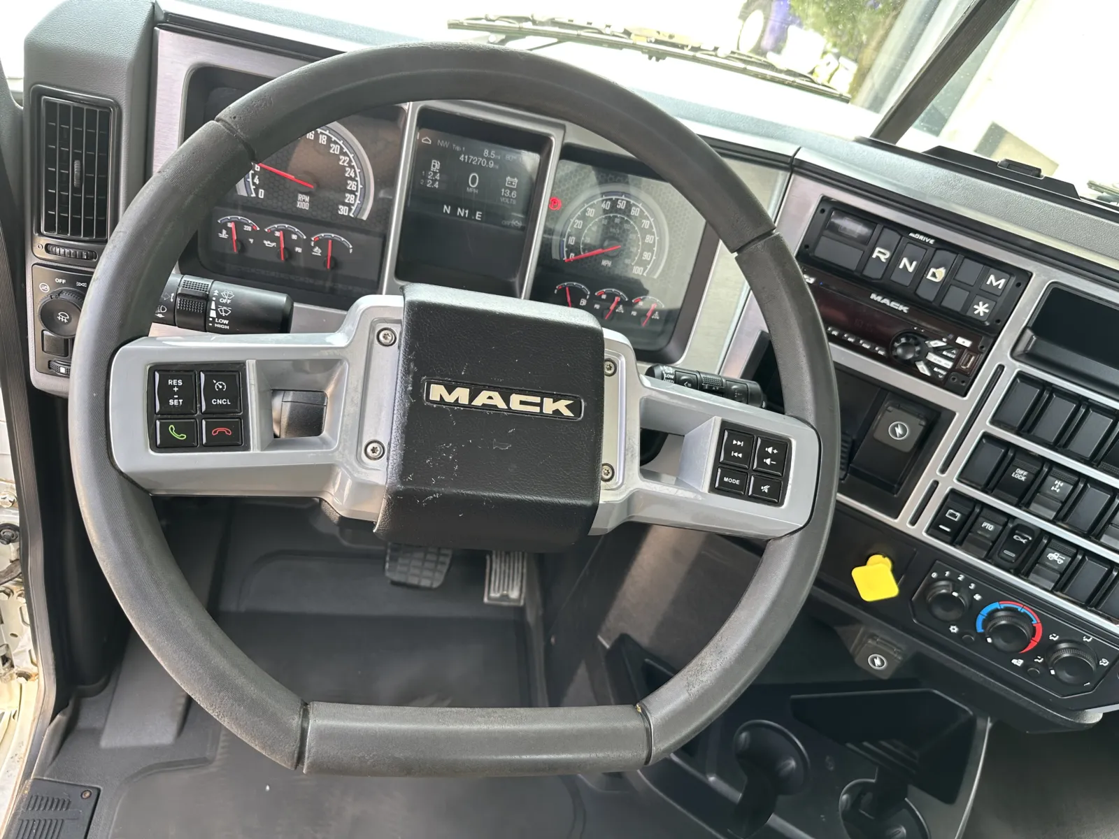 2019 Mack Pinnacle - image 16