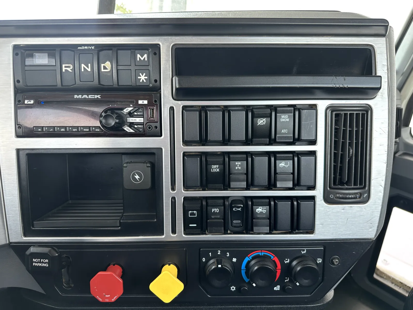 2019 Mack Pinnacle - image 18