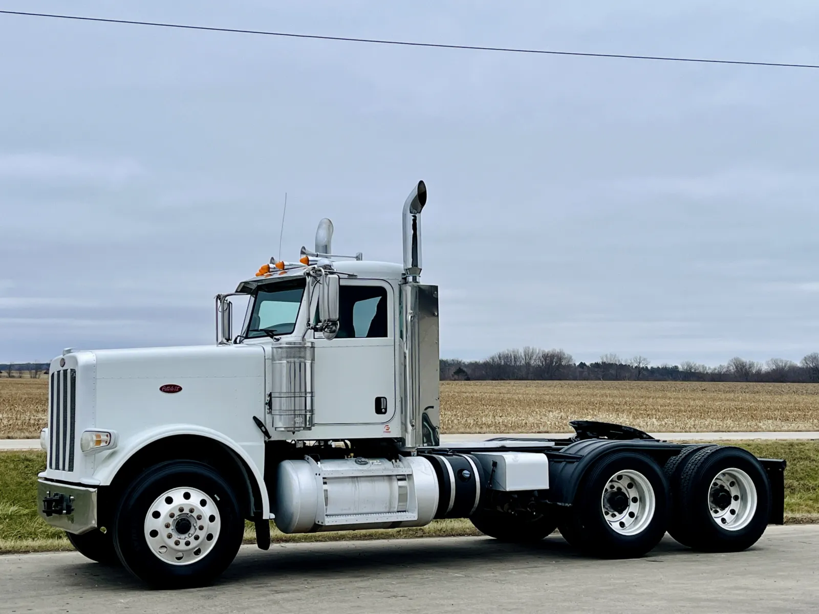 2019 Peterbilt 389 - image 2