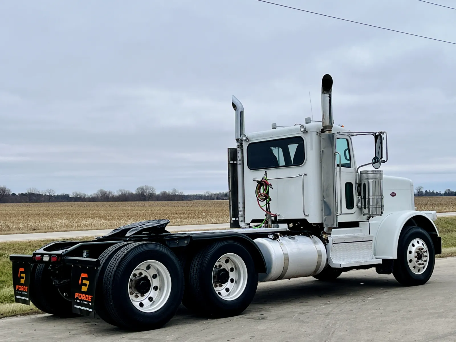 2019 Peterbilt 389 - image 5