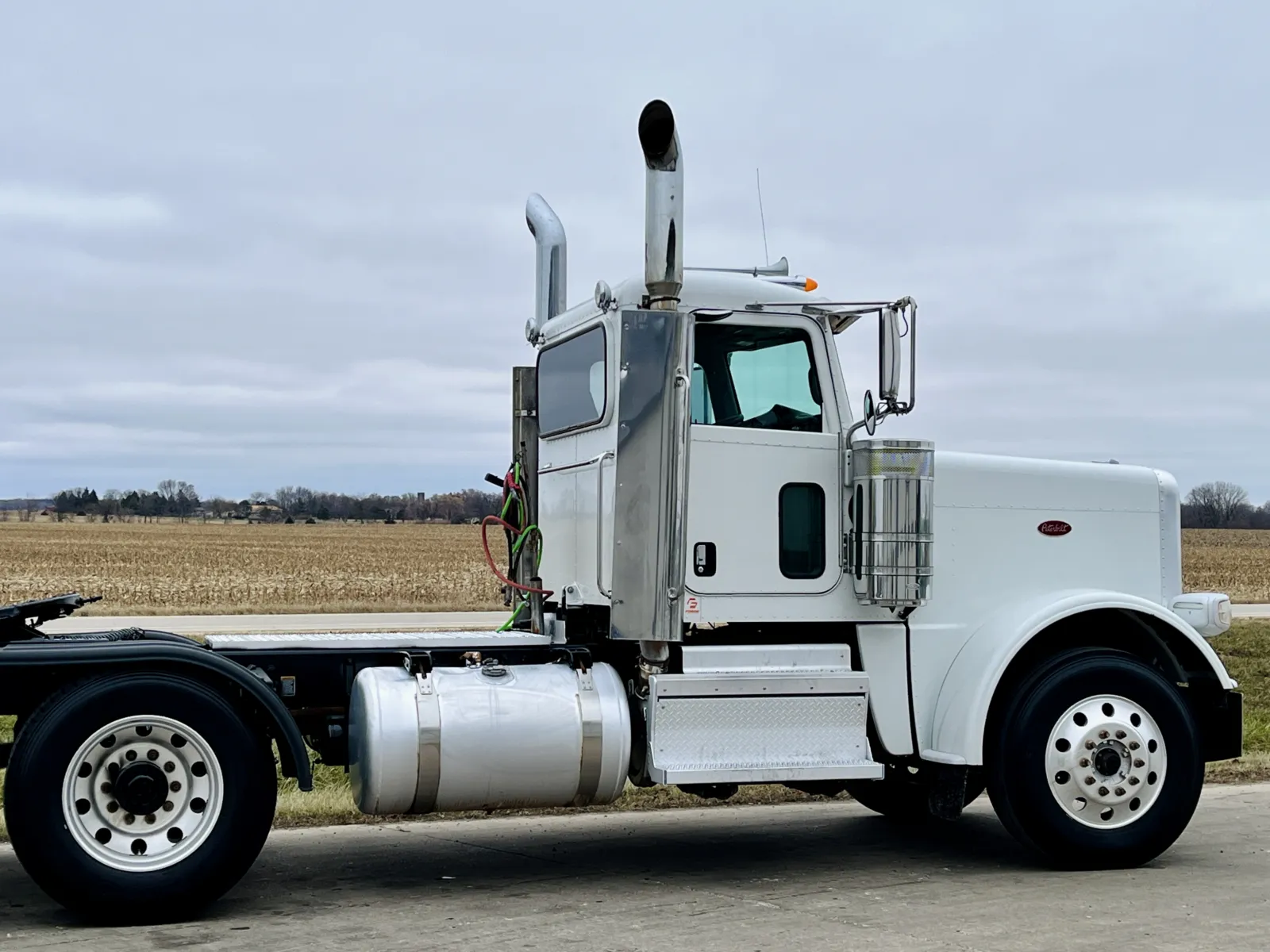 2019 Peterbilt 389 - image 7