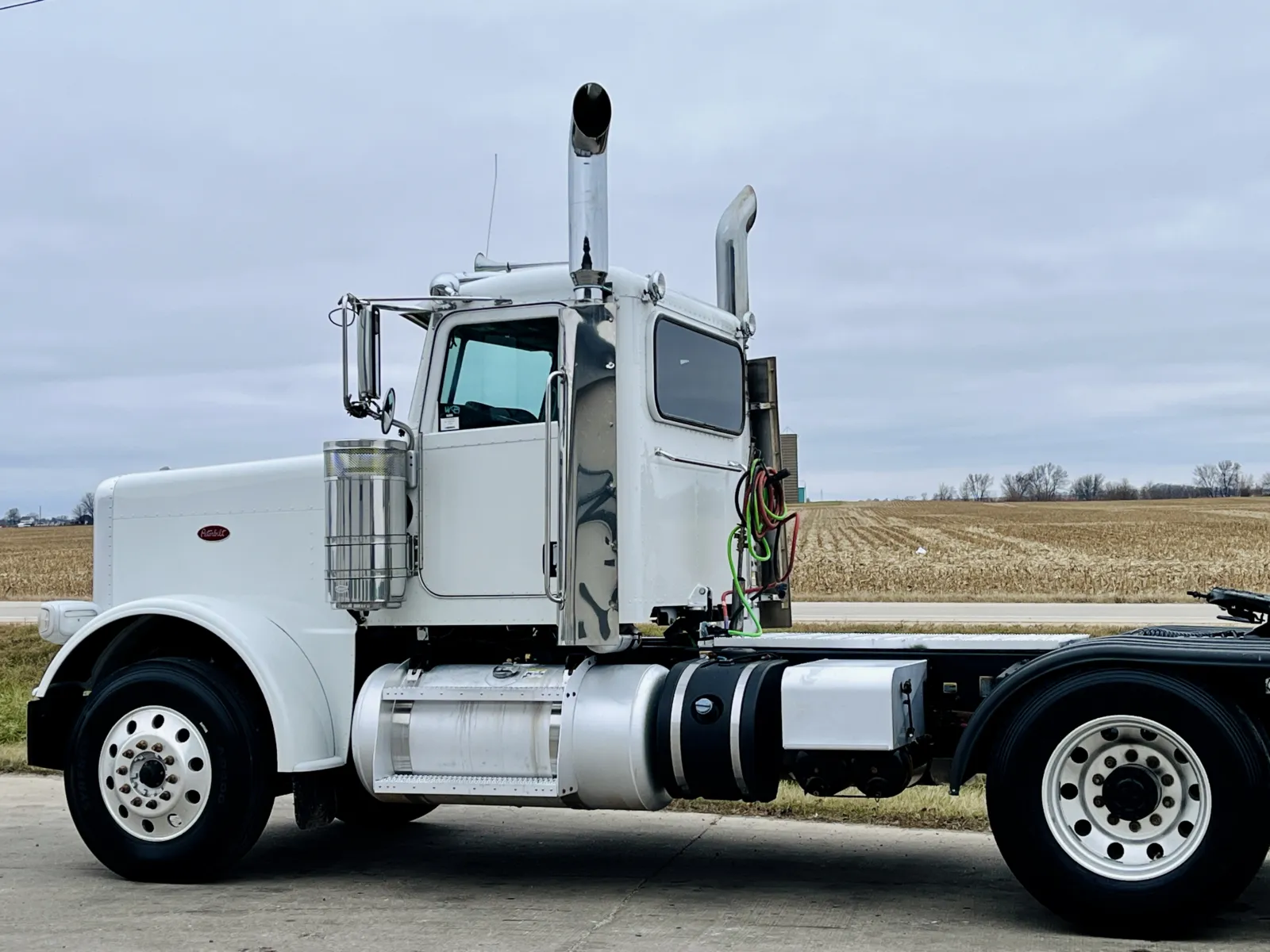 2019 Peterbilt 389 - image 8