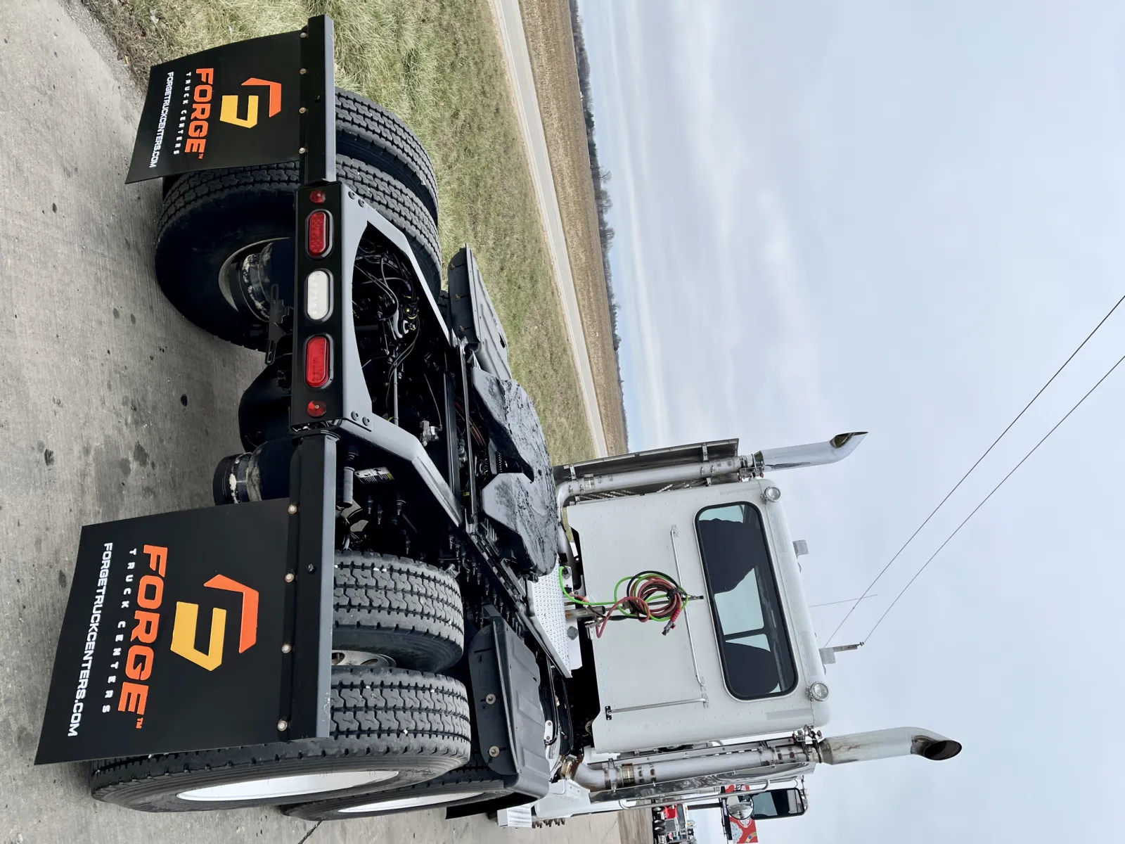 2019 Peterbilt 389 - image 11