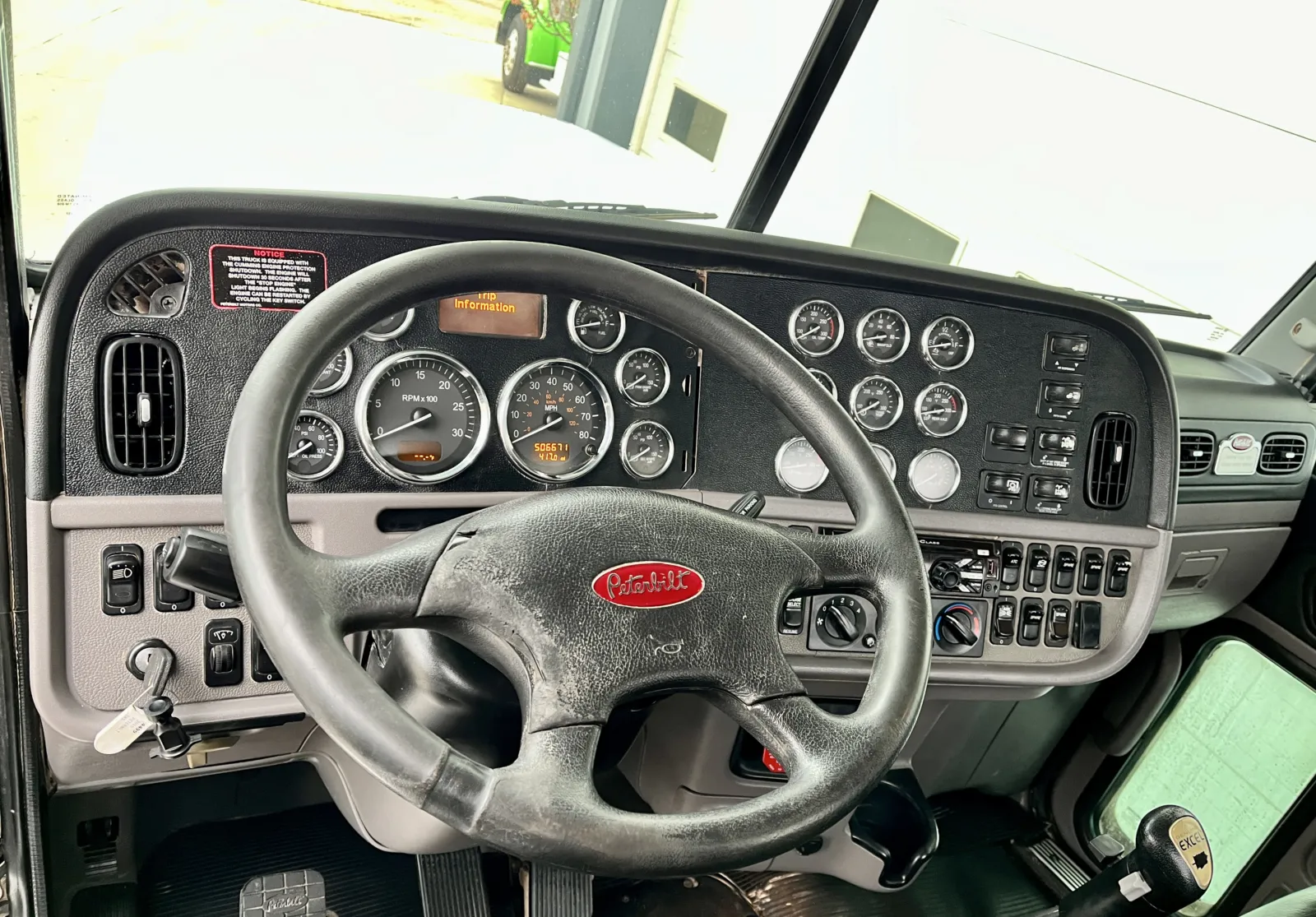 2019 Peterbilt 389 - image 16