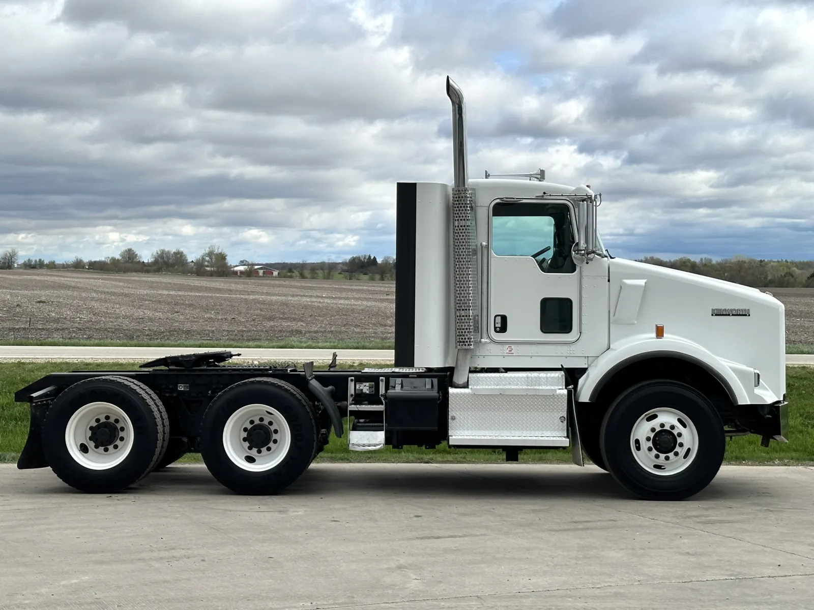 2015 Kenworth T800 - image 3
