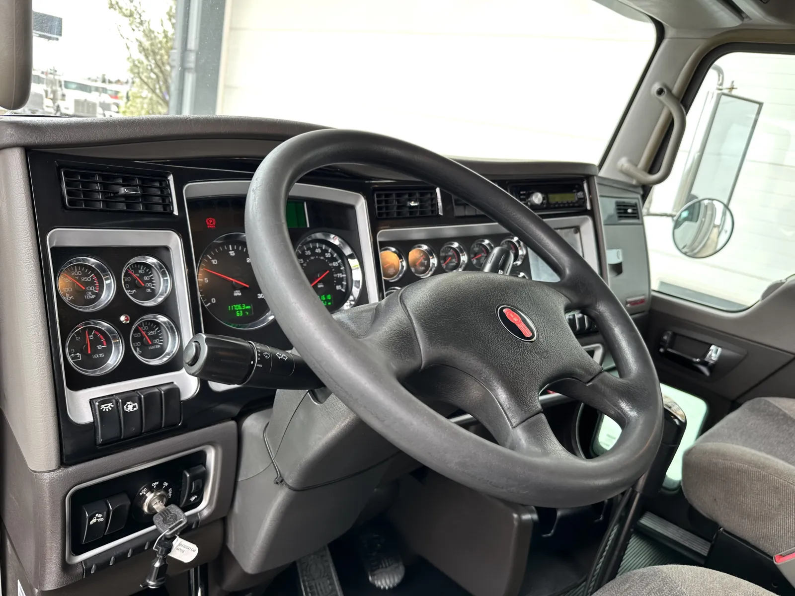 2015 Kenworth T800 - image 15