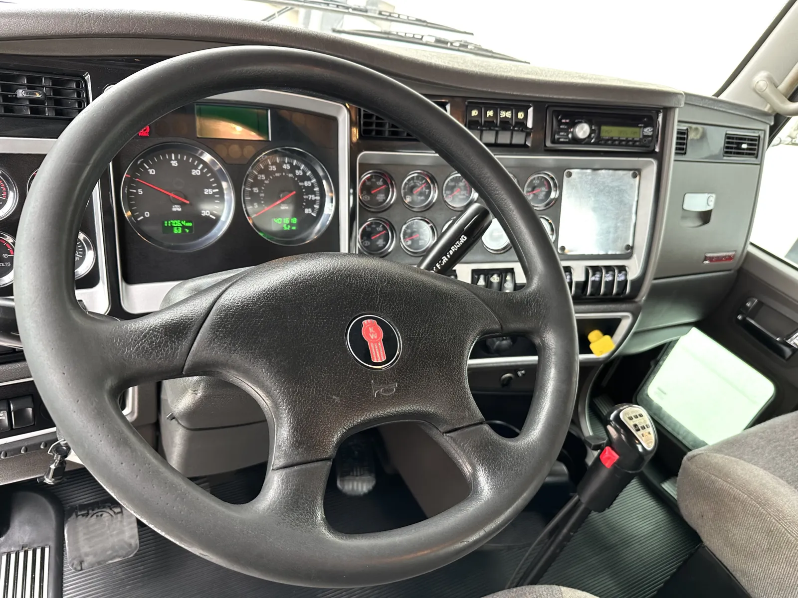 2015 Kenworth T800 - image 16