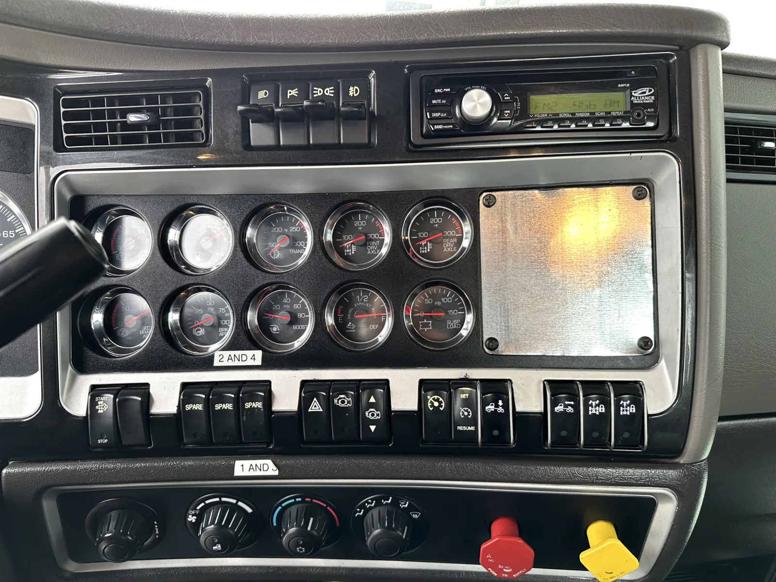 2015 Kenworth T800 - image 18