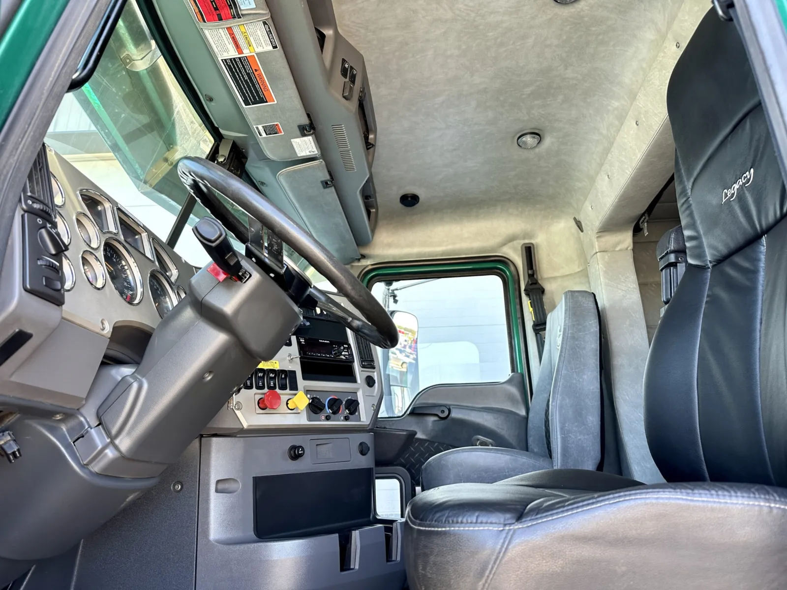 2017 Mack - image 14