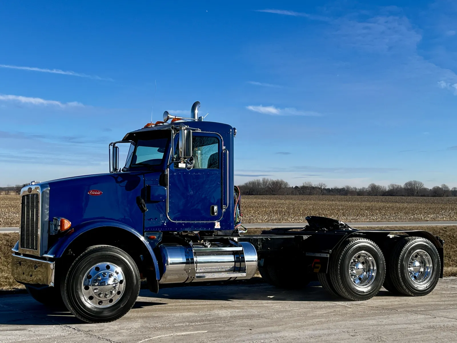 2015 Peterbilt 365 - image 2