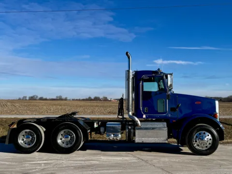 Another view of 2015 PETERBILT 365 for sale in New Lenox, IL at Forge Truck Centers - Illinois