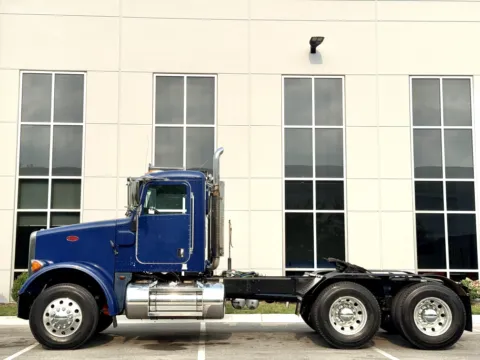 More photos of 2015 PETERBILT 365 at Forge Truck Centers - Illinois, IL