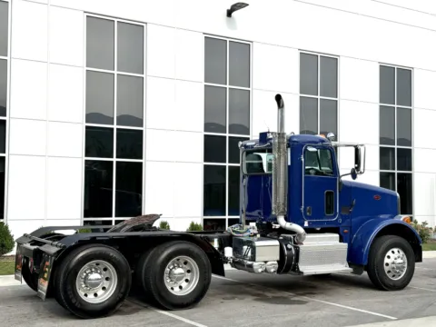 More photos of 2015 PETERBILT 365 at Forge Truck Centers - Illinois, IL
