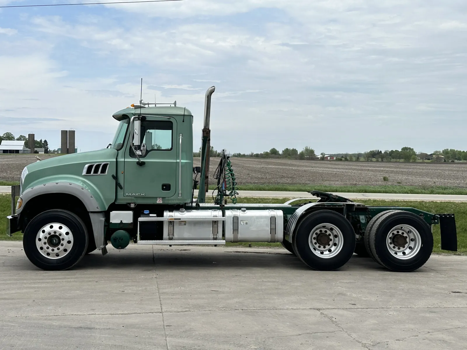 2015 Mack - image 4