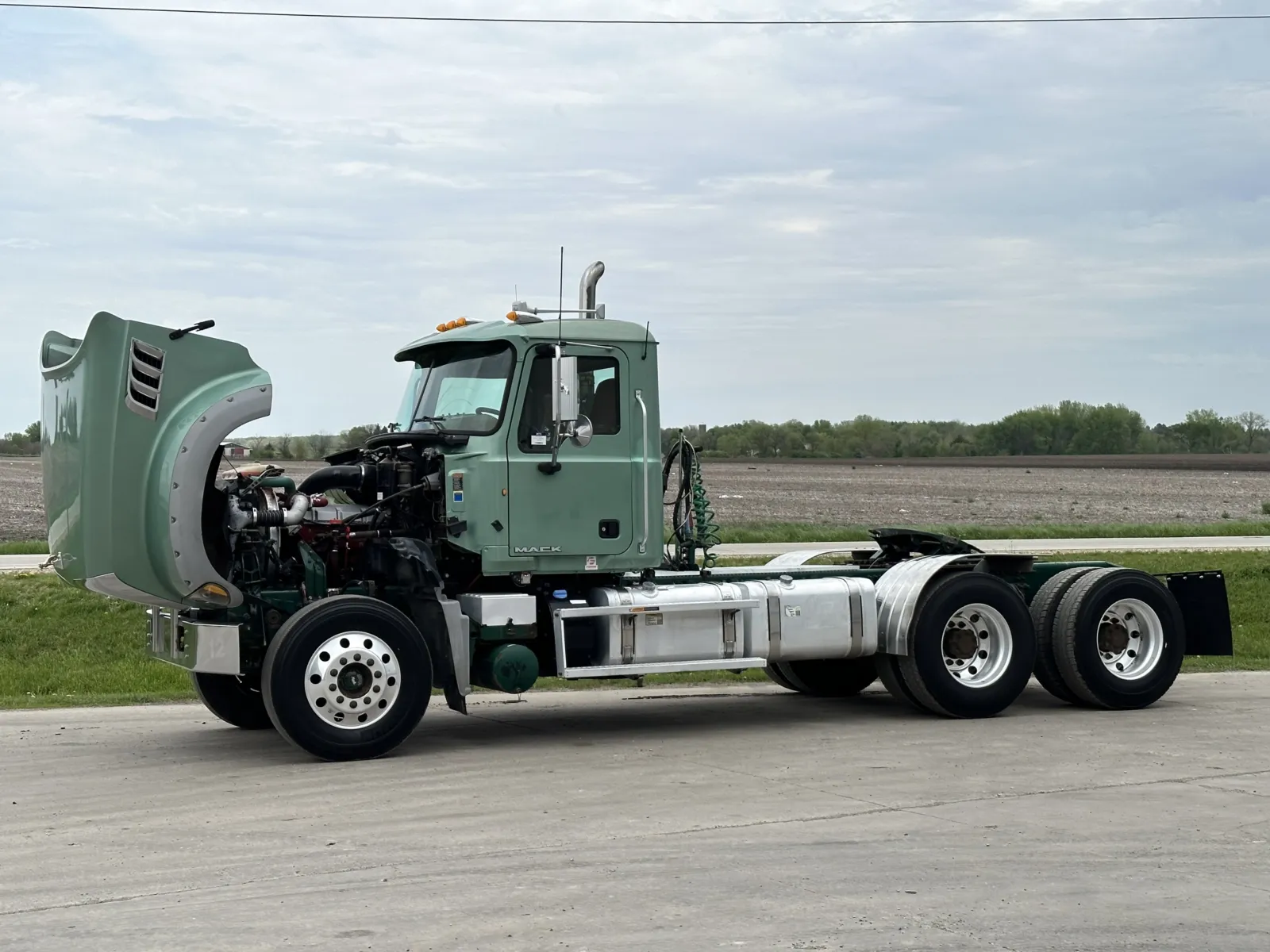 2015 Mack - image 10