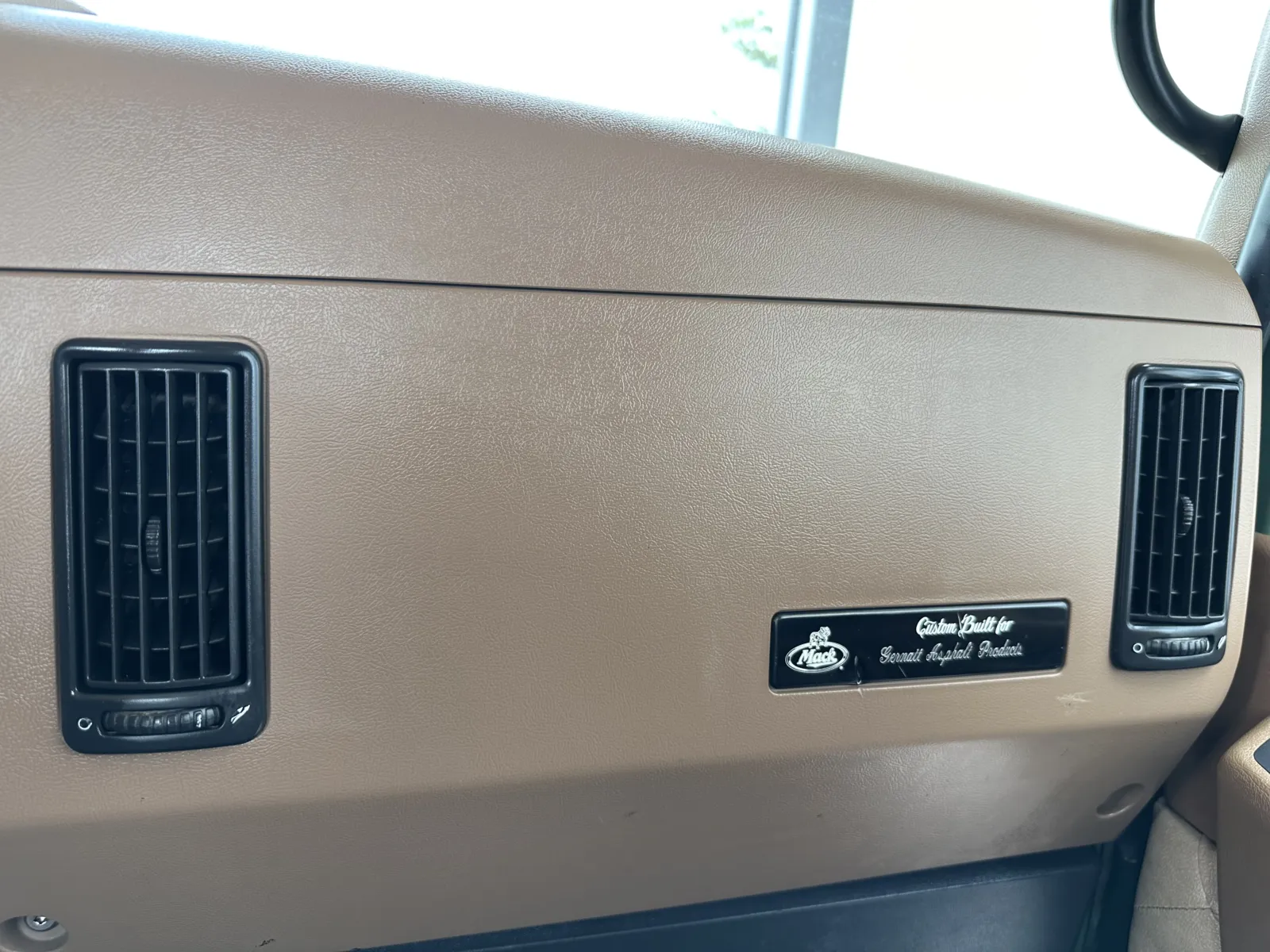 2015 Mack - image 19