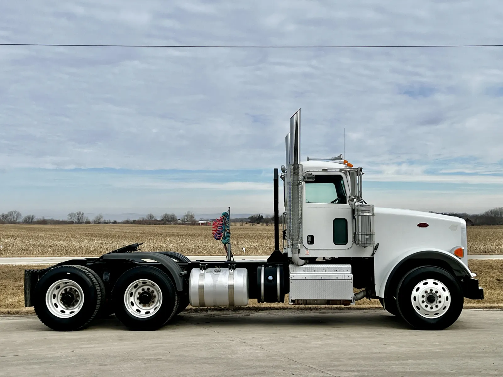 2013 Peterbilt - image 3