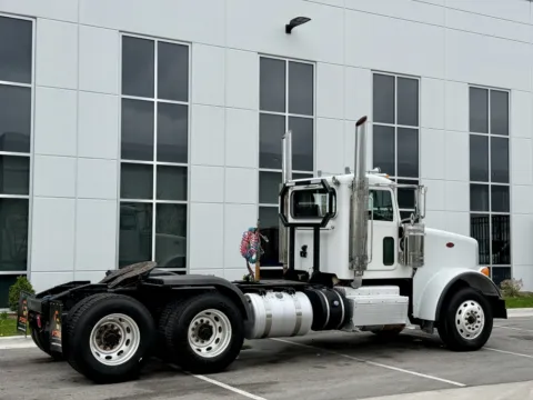 More photos of 2013 PETERBILT 367 at Forge Truck Centers - Illinois, IL