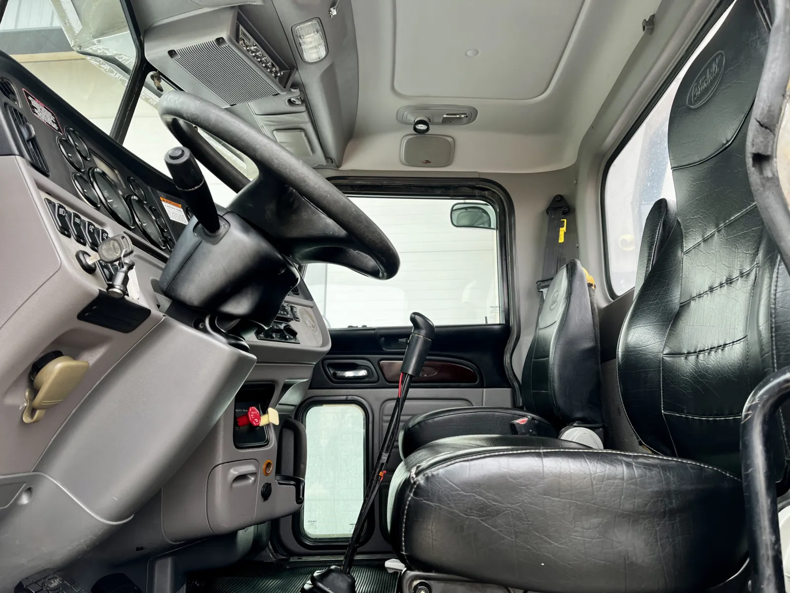 2013 Peterbilt - image 14