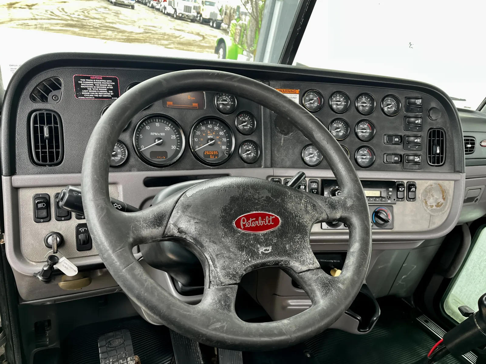 2013 Peterbilt - image 16